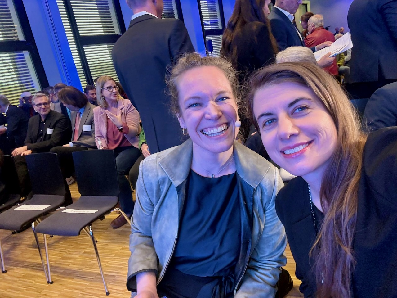 Anna Graf (Bertelsmann) und ich treffen uns seit Jahren immer wieder auf Events.