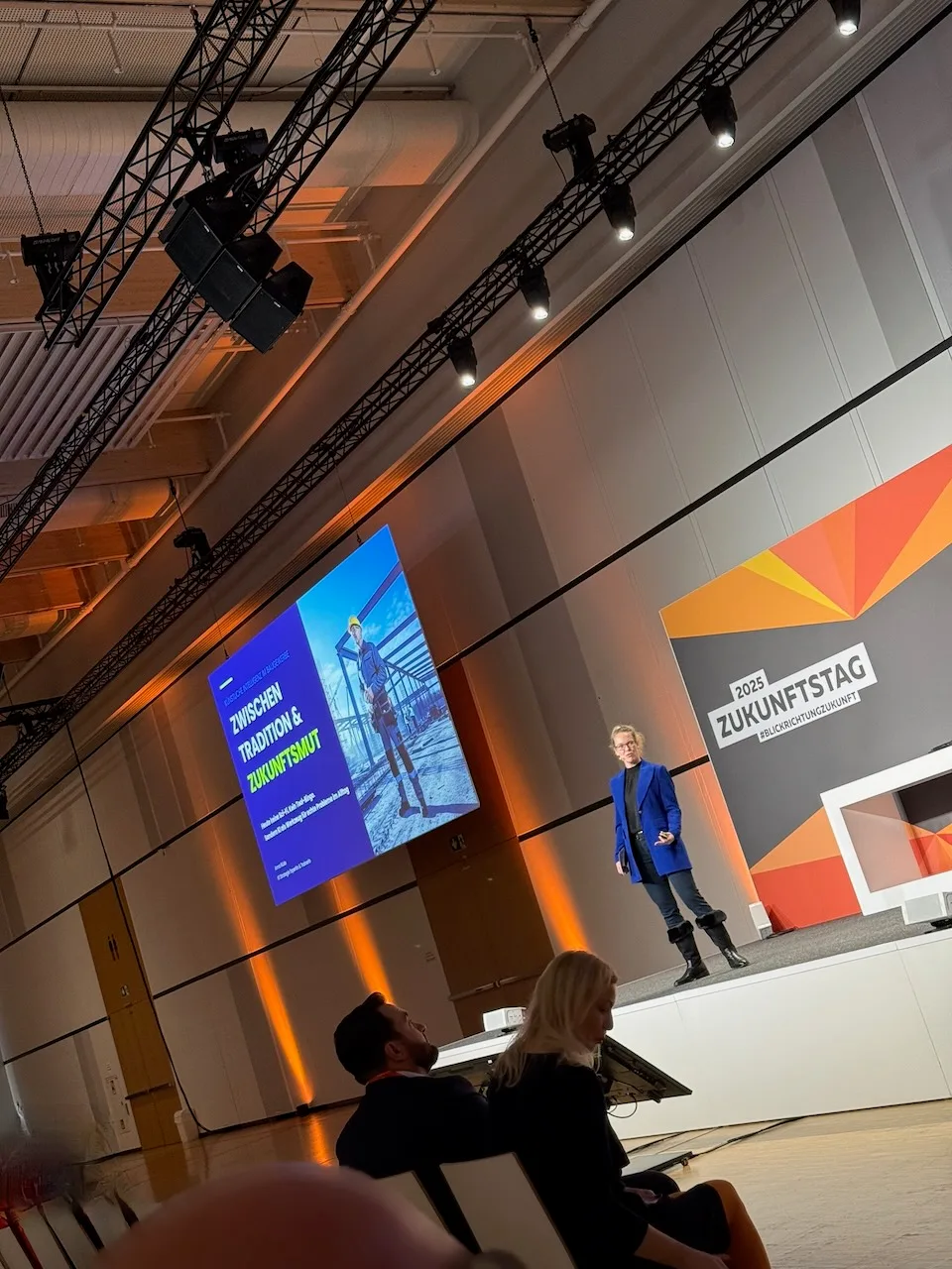 KI-Keynote: Anna Rüde auf der Bühne beim IHK-Jahresempfang in Schwerin